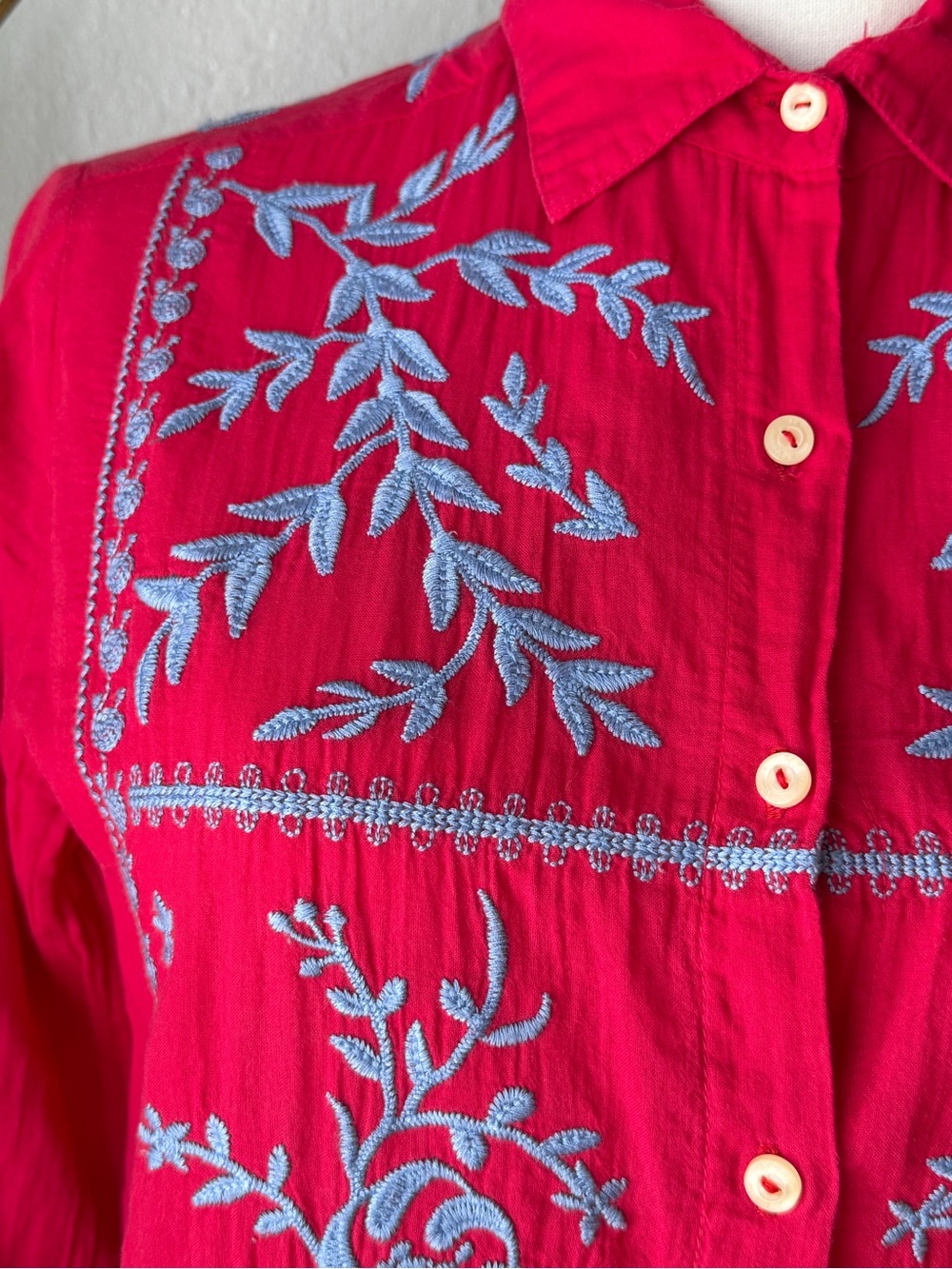 Johnny Was Red Button-Down Shirt with Light Blue Embroidery XS - Picture 5 of 13